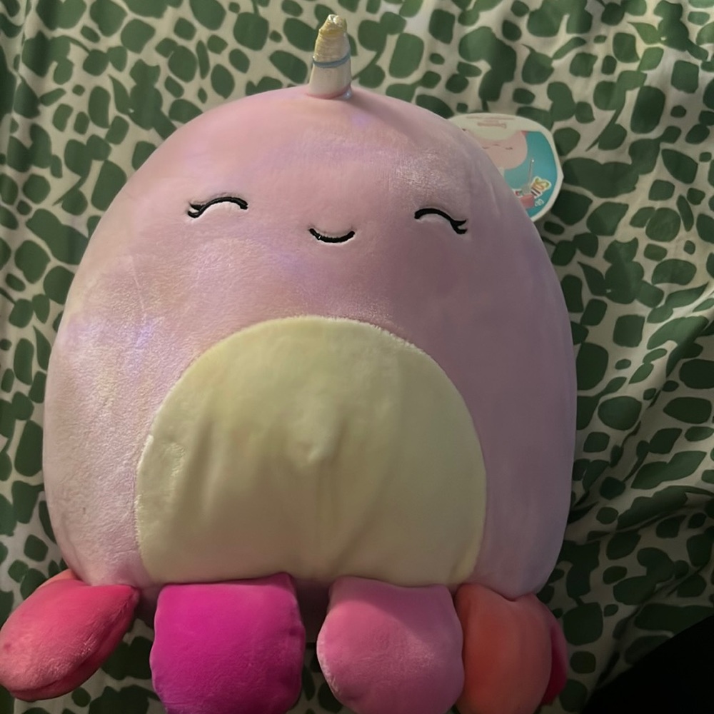 Devina squishmallow, 5in!